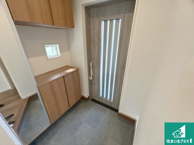 宝塚市安倉西　未入居の玄関|シューズボックスにはたくさんの靴が収納できるので玄関周りはいつもスッキリ！ご家族が増えても安心！