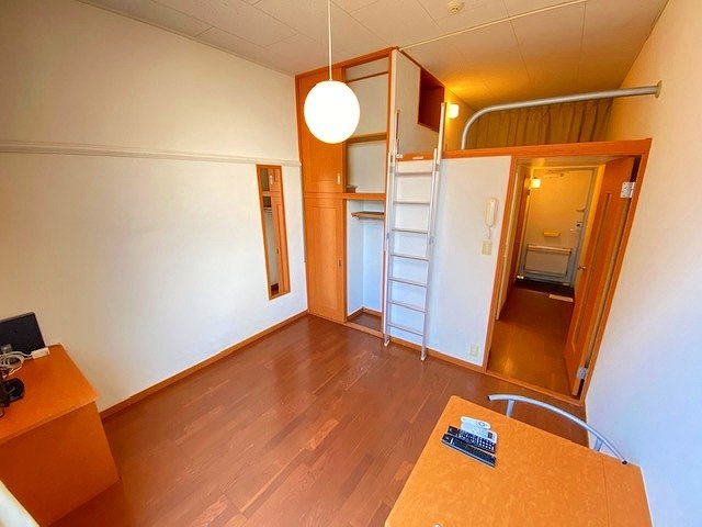 ゆったり過ごせる居間です