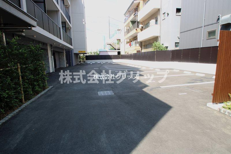 ジオエント横浜の駐車場