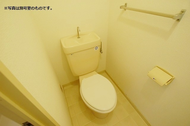 【トイレ】 | ソレイユやよい坂 | 別号室の写真になります。現況優先。