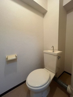 【トイレ】 | ヴィラージュ箱崎Ⅱ | 別号室の写真になります。現況優先。