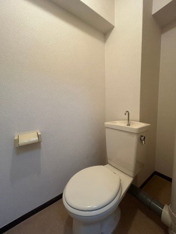 【トイレ】 | ヴィラージュ箱崎Ⅱ | 別号室の写真になります。現況優先。