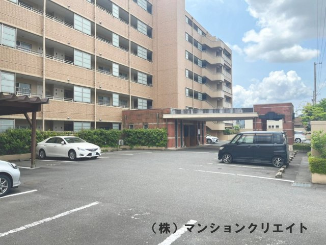 ロアール社南の駐車場