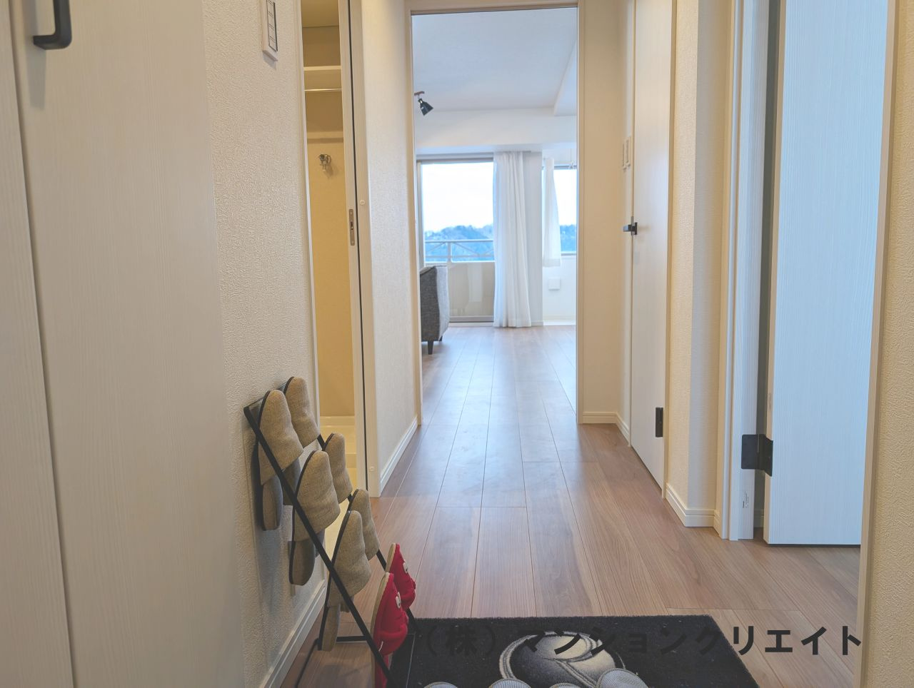 ロアール社南の玄関|玄関からの眺めです