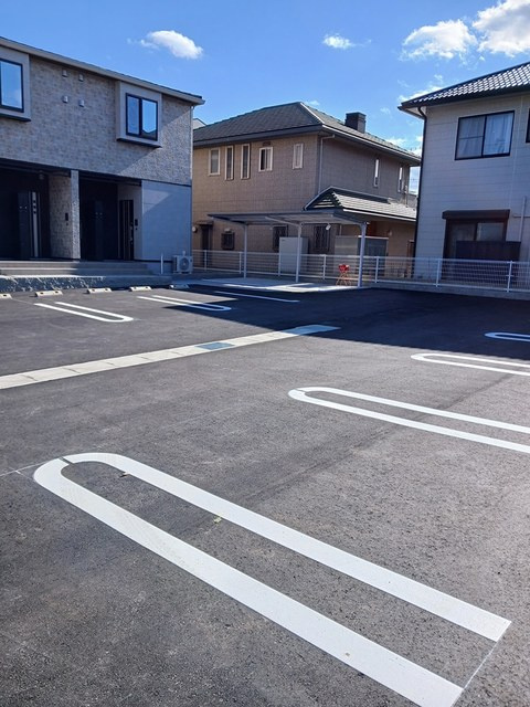 メゾン　ハナビシ　Ａの駐車場