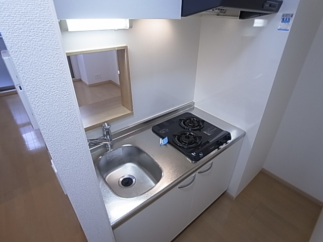 神戸市兵庫区永沢町２丁目の賃貸マンションのキッチン|システムキッチン（ガス２口）