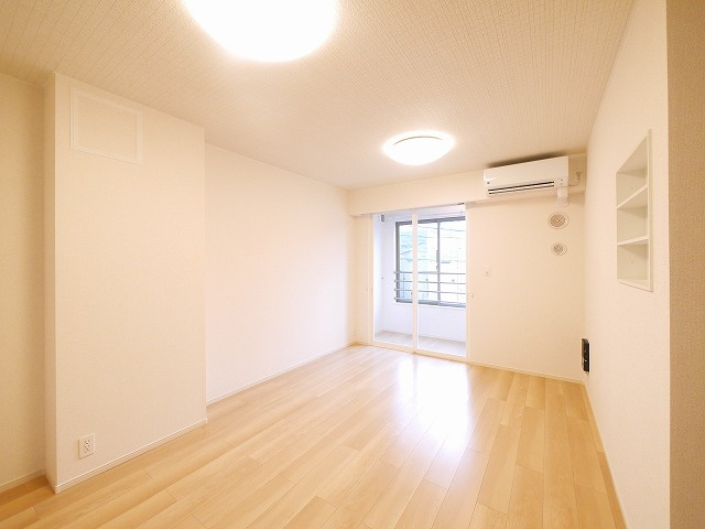 アルカンシエル・ベルⅡの居間・リビング|ゆったり過ごせる居間です