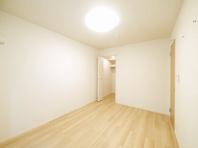 アルカンシエル・ベルⅡの洋室|明るい洋室です