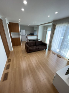 【居間・リビング】 | 三春町上舞木福内中古一戸建て | こちらの居間で趣味の時間をお楽しみください