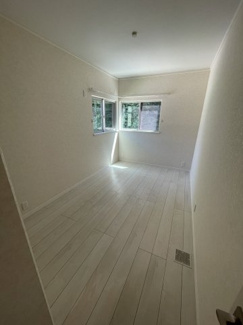 【洋室】 | 三春町上舞木福内中古一戸建て | 明るい洋室です