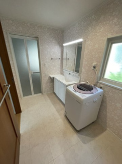 【洗面所】 | 三春町上舞木福内中古一戸建て | ゆったりとスペースのある洗面所