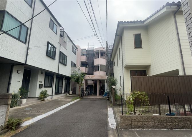 【外観】 | スカイコート矢部第二 | 隣家の土地はどうなっているのか、生活利便施設が近くにあるのか、学校まで近いかなど、お客様のライフスタイルにあわせたイメージが重要です。また、近くにあると困る施設が近くにないかも確認するといいでしょう。