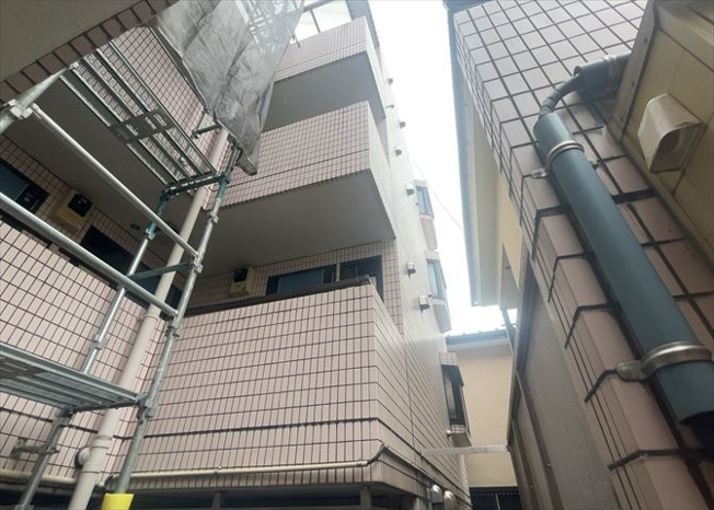 【現況写真】 | スカイコート矢部第二 | 景色重視でお家選ぶをするとスーパーが遠い！学校が遠い！など生活をするうえで利便性で困ることもあります。まず一度現地を見学する際に、周辺の施設などがあるかを確認し、暮らし始めた後のことを想像しましょう。