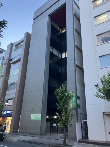 雅光園ビルの外観