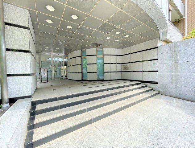 ディアクオーレ中野文園のエントランス|ゆとりのあるエントランスです