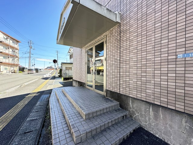 フィネス秦南のエントランス