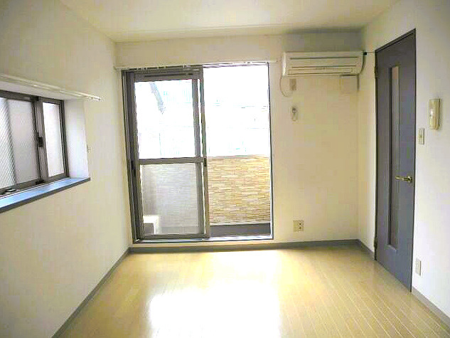 【洋室】 | アミューズ渡田 | 東向き　2面採光で明るいお部屋