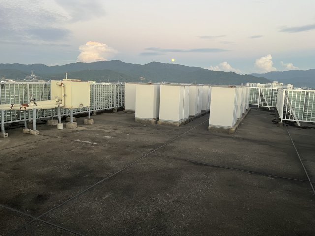 プチアベニュー和田東のその他共用部分|屋上に各戸別のトランクルームがあります。