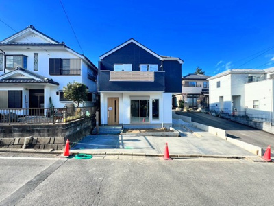 【外観】 | ◆横浜市緑区上山新築住宅◆ | ◆一戸建てを中心とした街並みが整然と続き、周辺は高い建物が建っていないので、緑の多い閑静な趣を感じる環境です。街並みや周辺環境も重要なポイントです！！