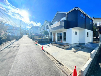 【前面道路含む現地写真】 | ◆前面道路も幅員があり車の運転も安心！前面道路は閑静な住宅地。車通りの少ない道路です。お子様にも安心です。