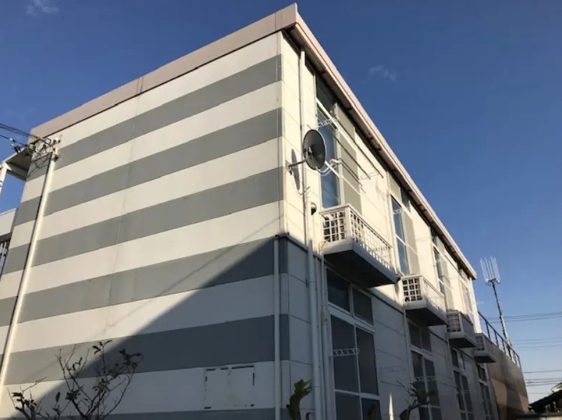 レオパレスWITHの外観