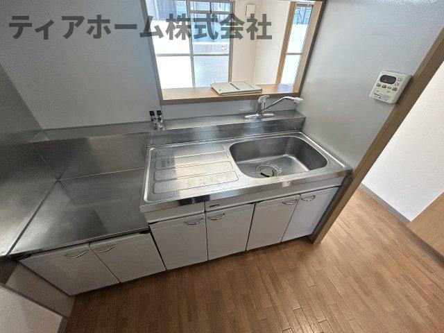 サニーコートほんまちのキッチン|コンパクトなキッチンで掃除もラクラク