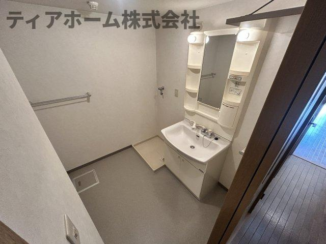 サニーコートほんまちの洗面所|ゆったりとスペースのある洗面所