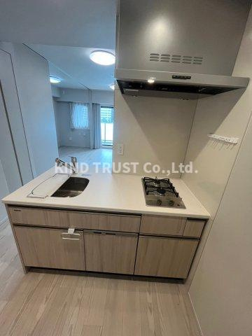 ソルティア天神橋一丁目のキッチン|コンパクトなキッチンで掃除もラクラク