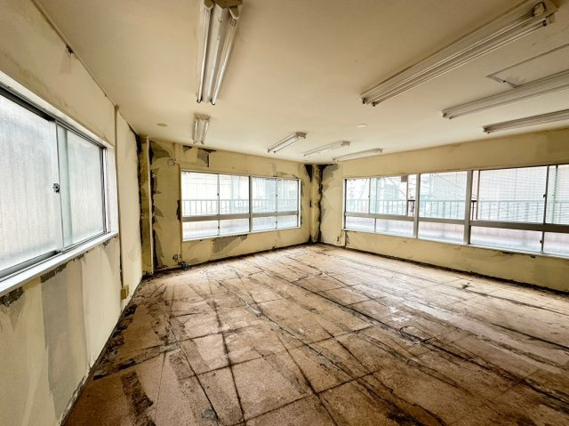 若菜ビルの内装