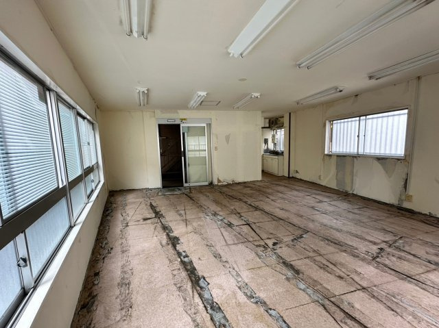 若菜ビルの内装