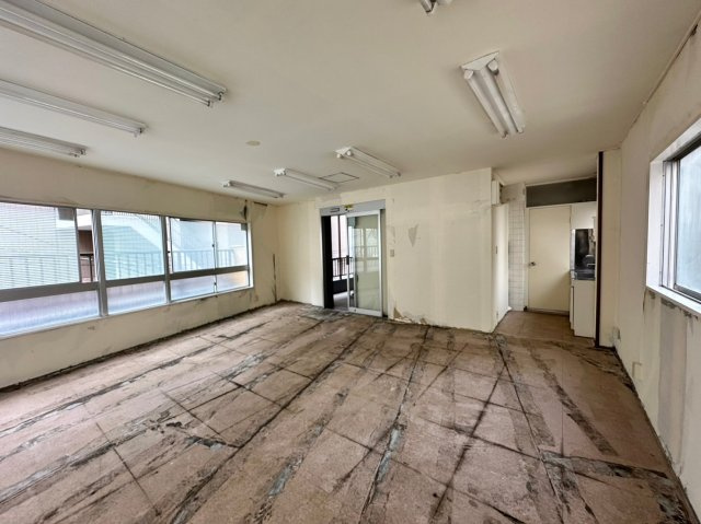 若菜ビルの内装