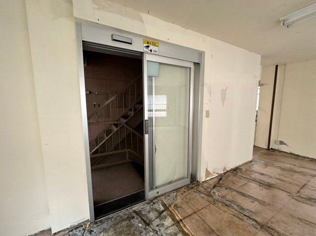 若菜ビルの内装