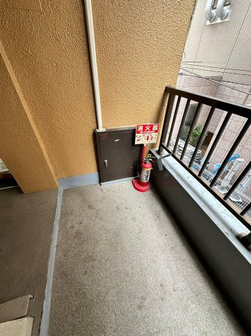 若菜ビルのバルコニー