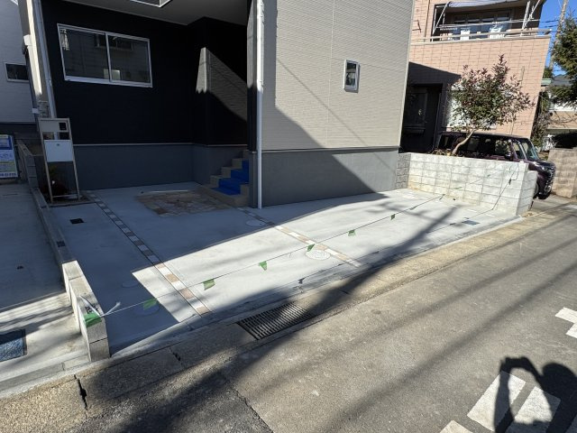 松戸市串崎新田新築戸建【松飛台小学校：4分】の駐車場|1号棟駐車スペース・2台駐車可