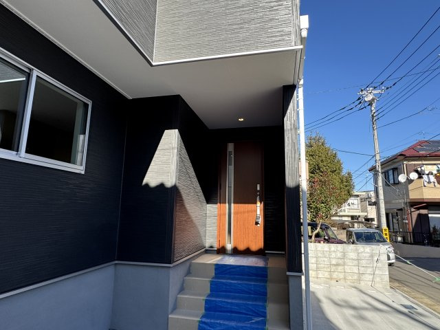 松戸市串崎新田新築戸建【松飛台小学校：4分】のエントランス|エントランス・玄関ポーチ