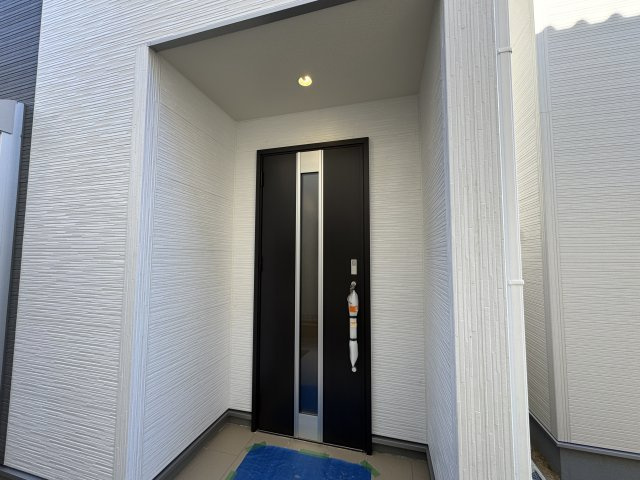 松戸市串崎新田新築戸建【松飛台小学校：4分】のエントランス|エントランス・玄関ポーチ