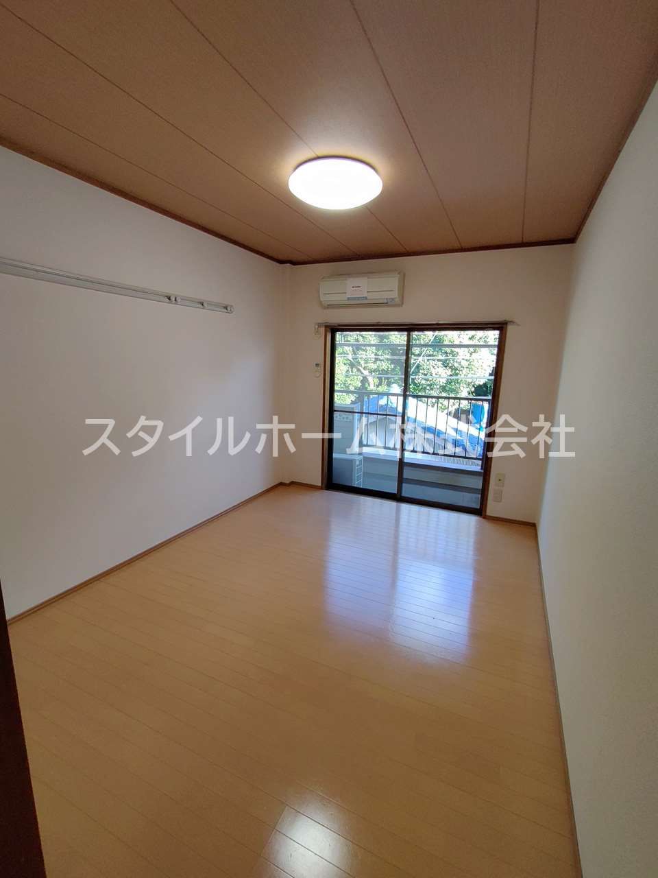 アイリス小池の居間・リビング|別部屋写真です。