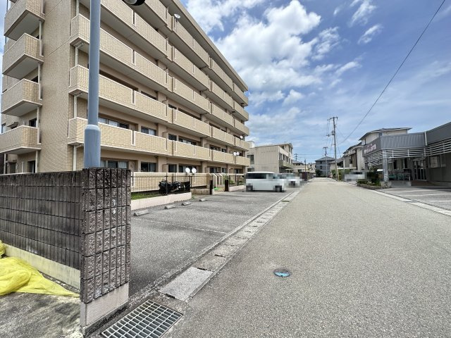 ジュピターの駐車場