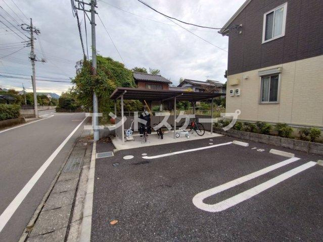 カーサカメリアの駐車場|高崎、前橋エリアのお部屋探しはエンドスケープまで！お客様の理想お聞かせ下さい♪