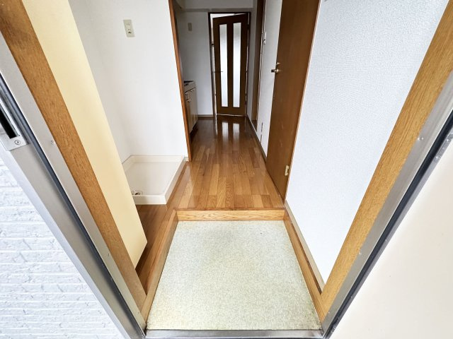 貮室邸マンションの玄関