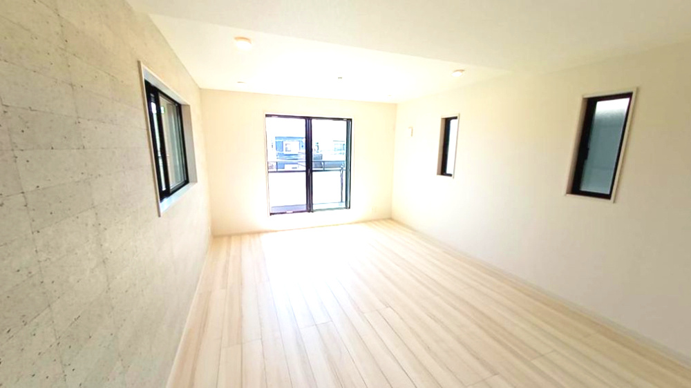 厚木市妻田西2丁目　中古戸建の居間・リビング|使いやすい居間です