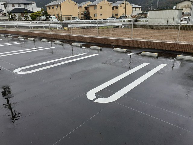 メゾンド　サン　ミシェルの駐車場