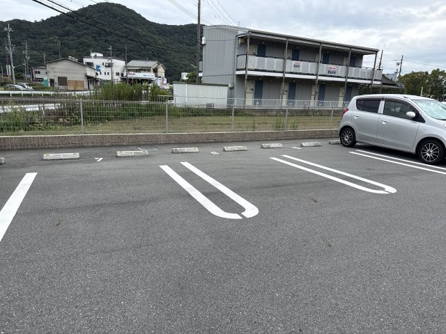 メゾンド　サン　ミシェルの駐車場
