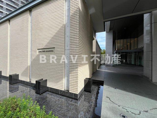 クレヴィアタワー中之島　BRAVI不動産のエントランス|【クレヴィアタワー中之島】落ち着いたエントランスです