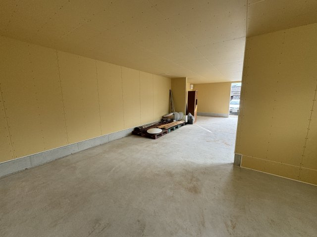 岸和田市本町　倉庫の内装