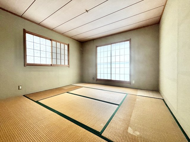 【中古戸建】佐波郡玉村町板井の和室|■和室｜和室を書斎にしたり、冬にはコタツを敷いて家族みんなで年越しをするのもいいですね。家族みんなのお気に入りの空間になります♪