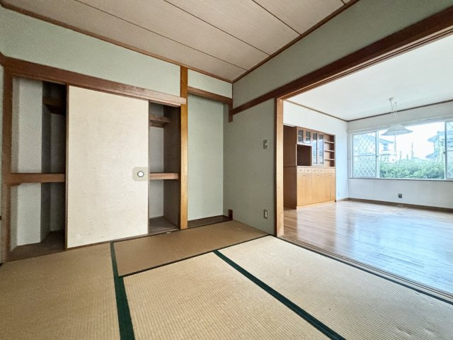 【中古戸建】佐波郡玉村町板井の和室|■和室｜意外と場所をとるアイロンがけや、お洗濯物を畳むときにも広々と使うことができ、ちょっと一休みしたいとき、すぐに横になれるのも魅力です♪