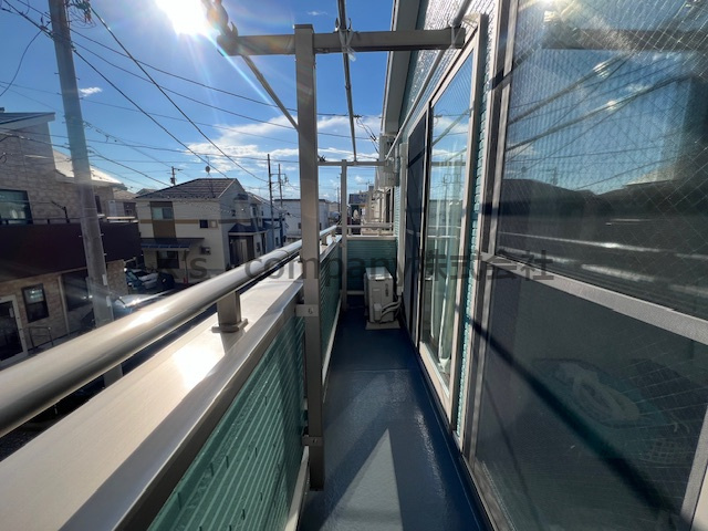 ■茅ヶ崎市今宿　中古戸建のバルコニー|2部屋続きのバルコニーですのでたくさん洗濯もを干すスペースがあります☆