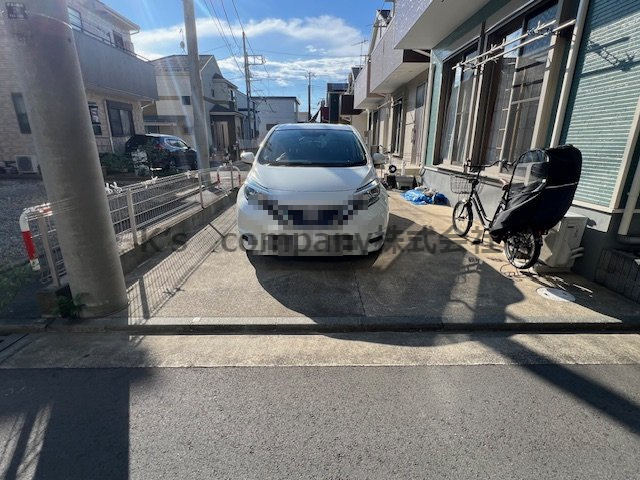 ■茅ヶ崎市今宿　中古戸建の駐車場|駐車スペース☆前面道路の幅が広いので駐車しやすいです♪