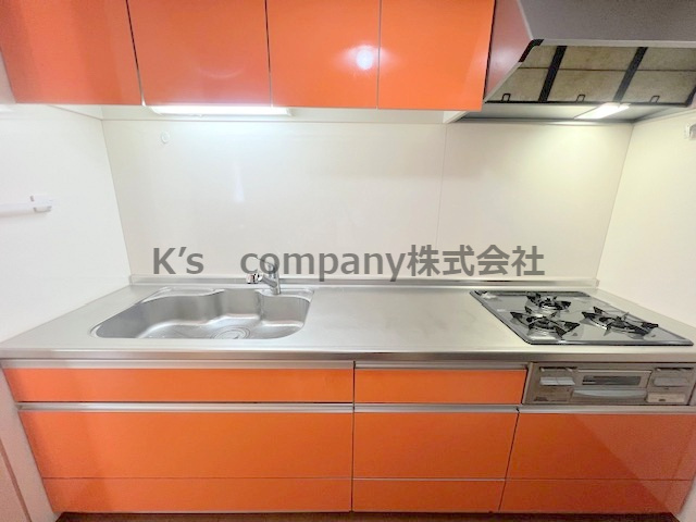 ■茅ヶ崎市今宿　中古戸建のキッチン|吊戸棚収納が充実しているシステムキッチン☆収納力があるのでキッチンがスッキリと片づけられます☆